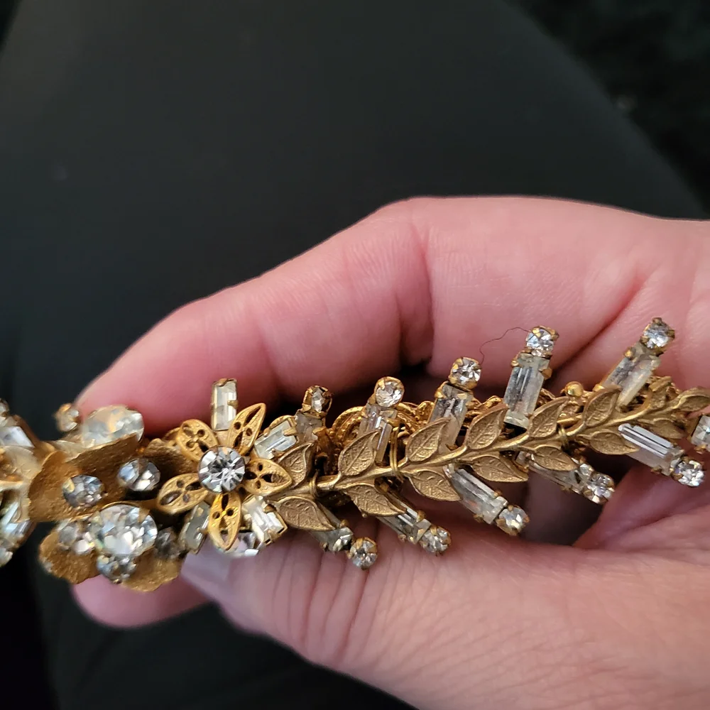 Vintage Gold Tone‎ with Rhinestones Brooch